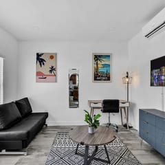 Steps to Beach 1BR · Hollywood Broadwalk Suite 10