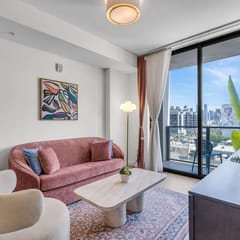 King Bed Wynwood 1BR · Rooftop Pool + Views