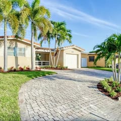 Heated Pool 3BR Family Home · Near Hollywood Beach
