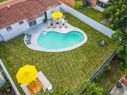 Private Pool 3BR Sleeps 8 · Modern Hollywood Home - Image 3