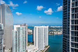 Spectacular 46th Floor Corner 2BR Bay & City View - Image 5