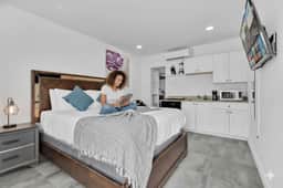 Charming Studio Walking Distance To Ocean - Unit 8 - Image 3