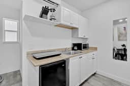 Charming Studio Walking Distance To Ocean - Unit 8 - Image 2