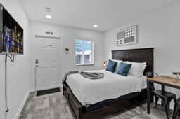 Cozy Beach Studio | 1 Min to Hollywood Broadwalk - Image 2