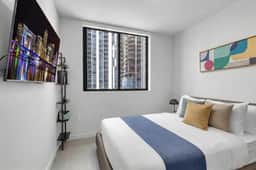 Corner 1BR · Rooftop Pool, Wrap Balcony + Views - Image 4