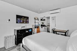 Beach Studio · 2 Min Walk to Hollywood Broadwalk - Image 3
