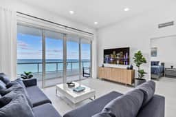 Oceanfront Penthouse 2BR · Free Parking + Views - Image 2