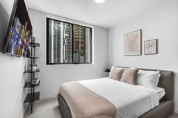 Rooftop Pool 1BR · Wrap Balcony, Downtown Miami - Image 5
