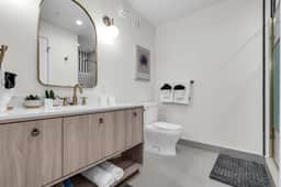 Wynwood Studio · Balcony + Rooftop Pool and Bar - Image 5