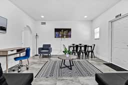 1 block to the Beach 1BR Sleeps 6 · On Hollywood - Image 5