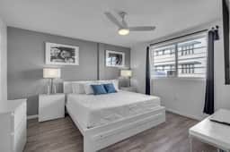 1 Block to Beach · South Beach 1BR for 6, Collins - Image 4