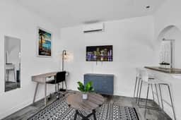 Steps to Beach 1BR · Hollywood Broadwalk Suite 10 - Image 2