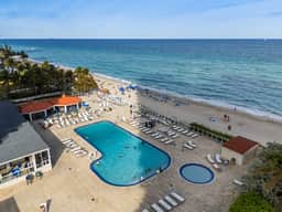 Beachfront Studio · 2 Queen Beds, Balcony + Pool - Image 4