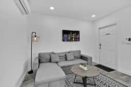 Charming Beach Studio · 2 Blocks to Ocean + Shops - Image 2
