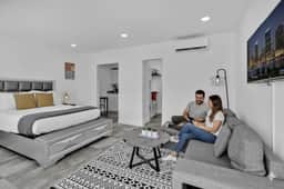 Charming Beach Studio · 2 Blocks to Ocean + Shops - Image 3