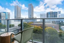 Premier Studio · Rooftop Pool + Balcony Downtown - Image 5
