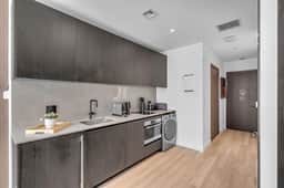E11EVEN Studio · Bay Views + Rooftop Day Club Pool - Image 3