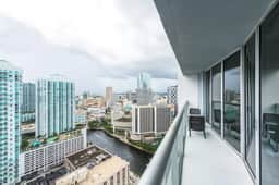 Icon Brickell 1BR · Waterfront + Huge Resort Pool - Image 3