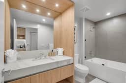 Brand New Luxury Studio · Downtown Miami Skyline - Image 5