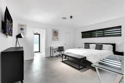 Heated Pool Modern 5 Bedrooms House 9 min to Ocean - Image 4