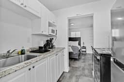 Charming 2 BR Walking Distance to Ocean - Unit 2 - Image 4