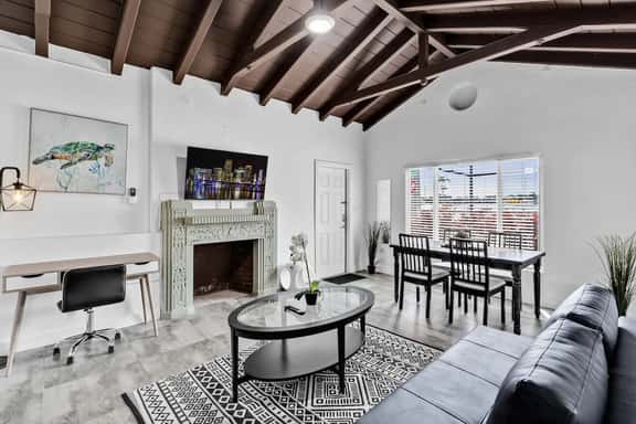 Lovely 1 BR Walking Distance To Ocean - Suite 1 - Image 1