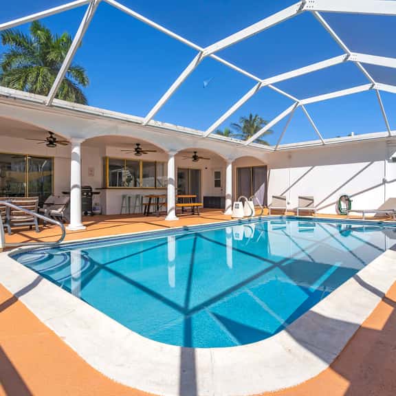 Bayfront Villa 4 BR with Heated Pool 10 min walk to Beach - Image 1