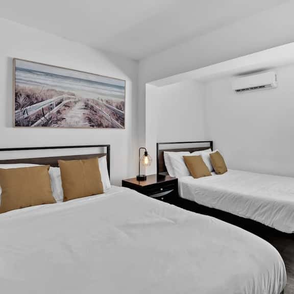Cozy Studio 2 Blocks from the Beach – Unit 4 - Image 1