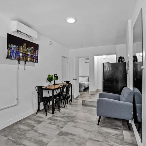 Cozy Studio 2 Blocks from the Beach - Unit #3 - Image 1