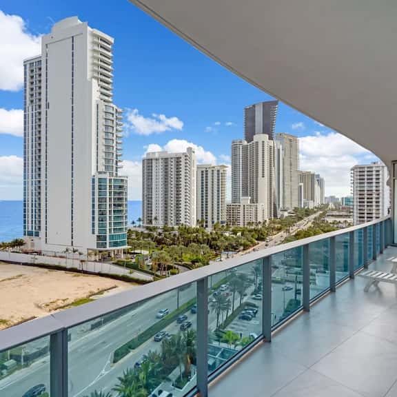 Sunny Isles 2BR Ocean View · Free Parking + Pool - Image 1
