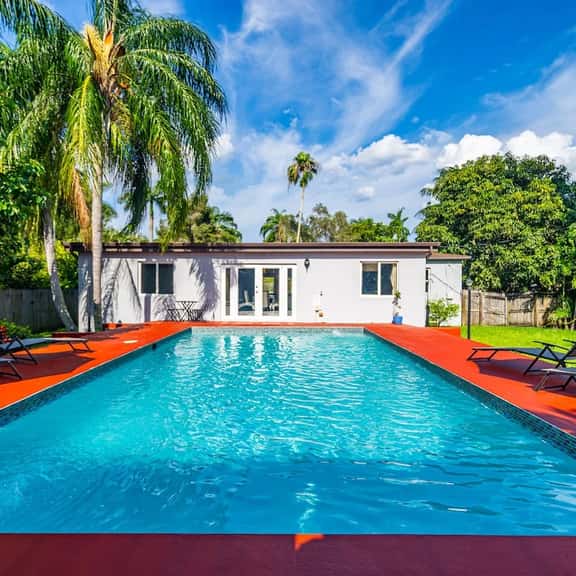 Oversized Pool 3BR Home · Big Backyard + BBQ Grill - Image 1