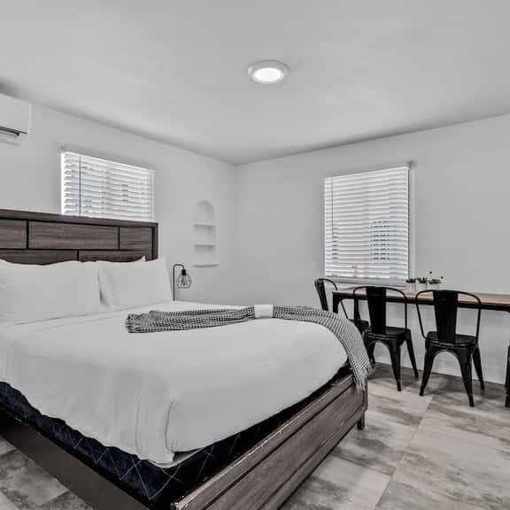 Charming 2 BR Walking Distance to Ocean - Unit 2 - Image 1