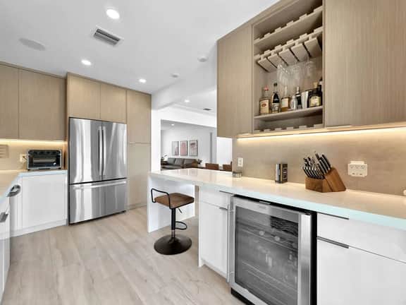 Modern 3BR Home · Huge Backyard, Mins to Brickell - Image 3
