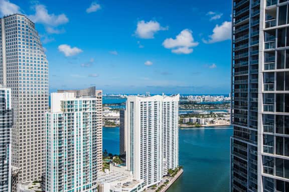 Spectacular 46th Floor Corner 2BR Bay & City View - Image 5