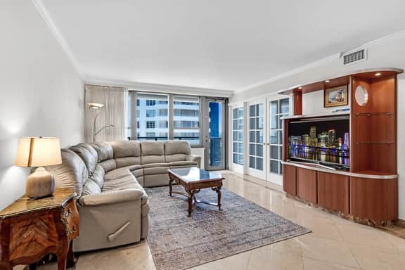 Oceanfront 2BR at The Alexander · Pools + Beach - Image 3