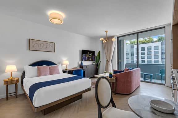 2 Units on One Floor for 8 · Wynwood Rooftop Pool - Image 4