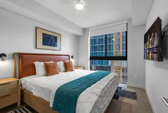 4BR/4BA 2-Unit Combo for 12 · Rooftop Pool + Views - Image 3
