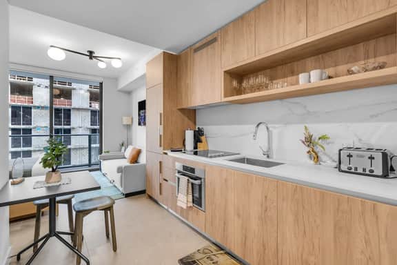 Luxury Studio · Balcony + Rooftop Pool, Downtown - Image 2