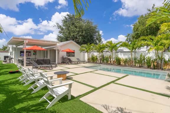 Heated Pool 4BR Sleeps 12 · 6 Min to Dania Beach - Image 2
