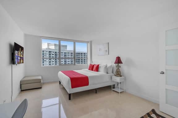 Monthly 2BR South Beach · Bay Views + Resort Pool - Image 4