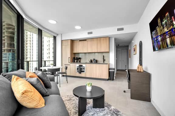 Corner 1BR · Rooftop Pool, Wrap Balcony + Views - Image 3