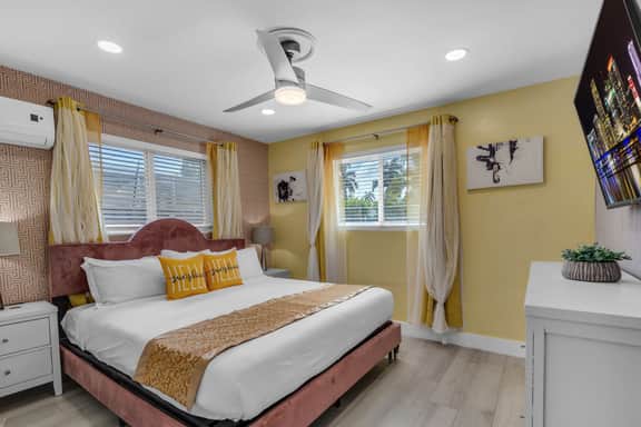 Heated Pool 5BR Sleeps 14 · Game Room Near Beach - Image 2