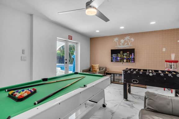 Heated Pool 5BR Sleeps 14 · Game Room Near Beach - Image 4