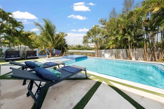 Lakefront 4BR Heated Pool · Hot Tub, Sauna, Games - Image 4