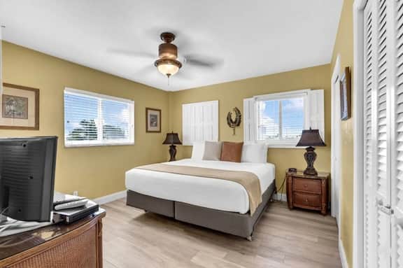 Oceanfront 2BR/2BA · Pool, Free Parking + Views - Image 5