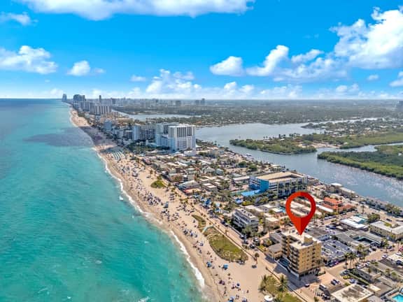Oceanfront 2BR/2BA · Pool, Free Parking + Views - Image 2