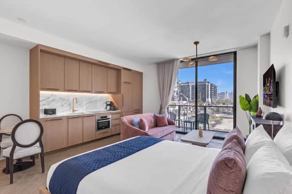 Wynwood Studio · Balcony + Rooftop Pool and Bar - Image 2