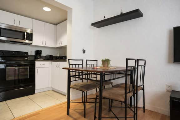 Miami Beach 1BR · 2 Blocks to Sand on Collins Ave - Image 5