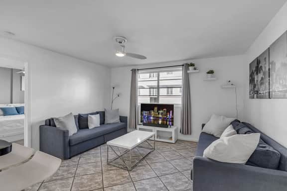 1 Block to Beach · South Beach 1BR for 6, Collins - Image 2