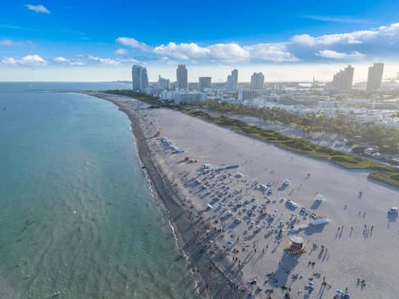1 Block to Beach · South Beach 1BR for 6, Collins - Image 3